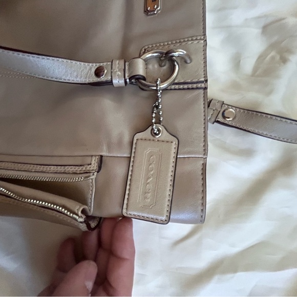 Coach champagne Gallery Leather Zipper Tote Shoulder Bag No. E1260-F19456 - Picture 4 of 9